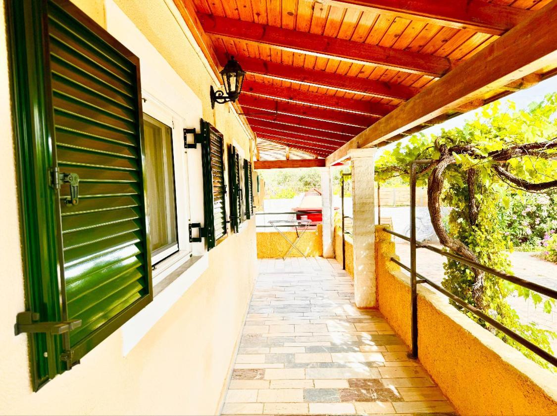 Tetraktys Estate Beachside Υδωρ Ágios Matthaíos Esterno foto
